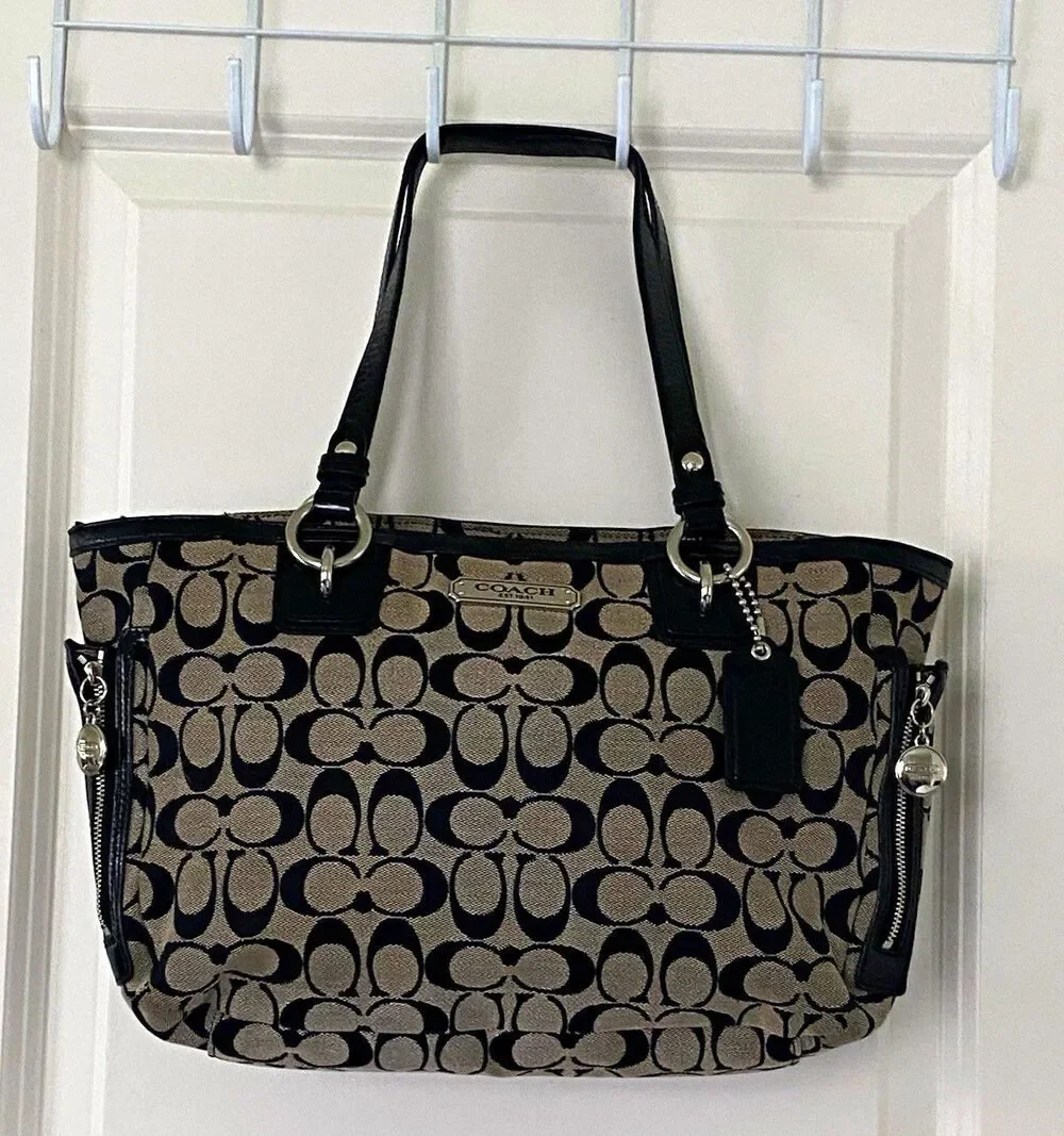 Coach Gallery Signature Tote In Black And Gray Jacquard Canvas